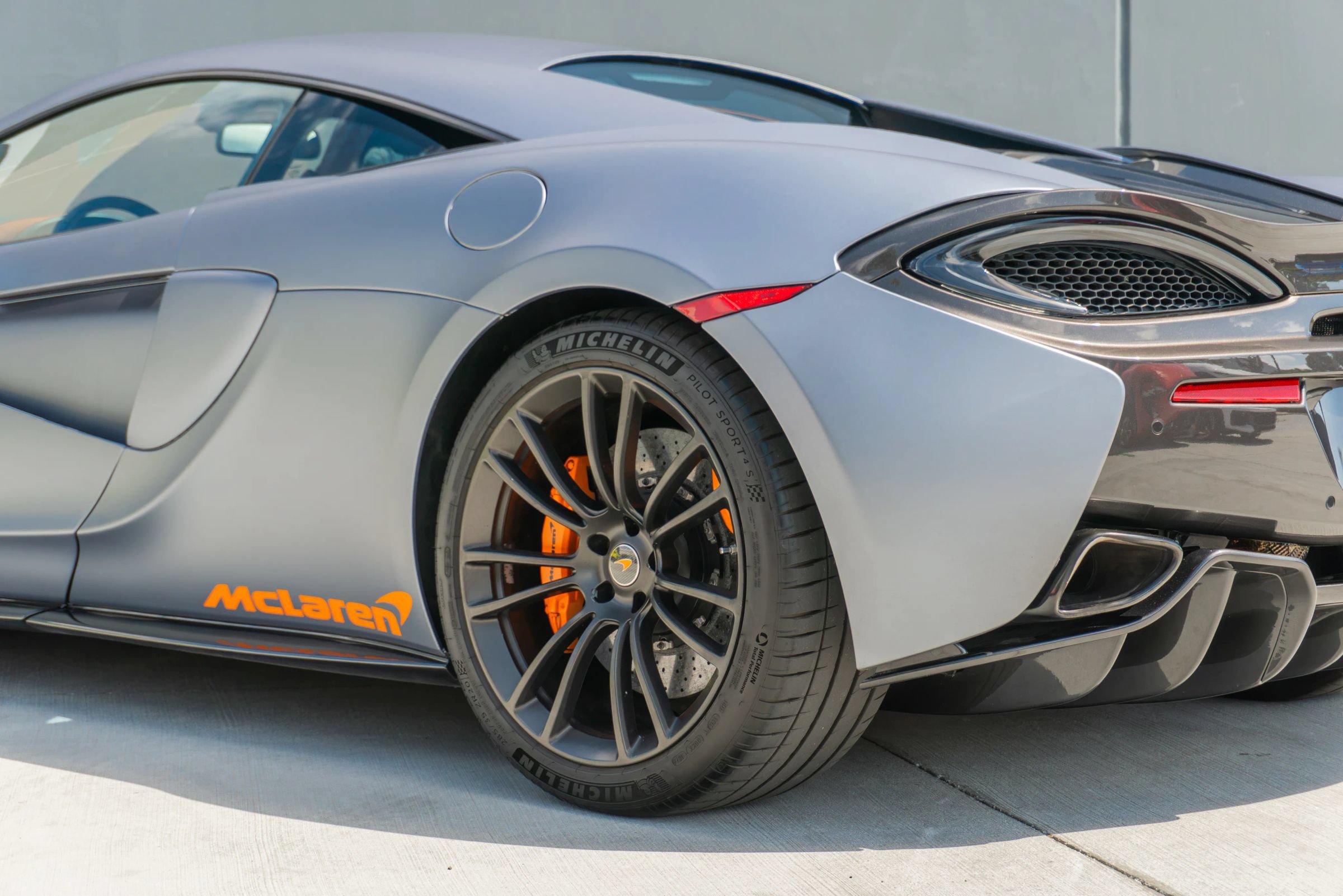 Used 2017 McLaren 570S Coupe RWD image 45