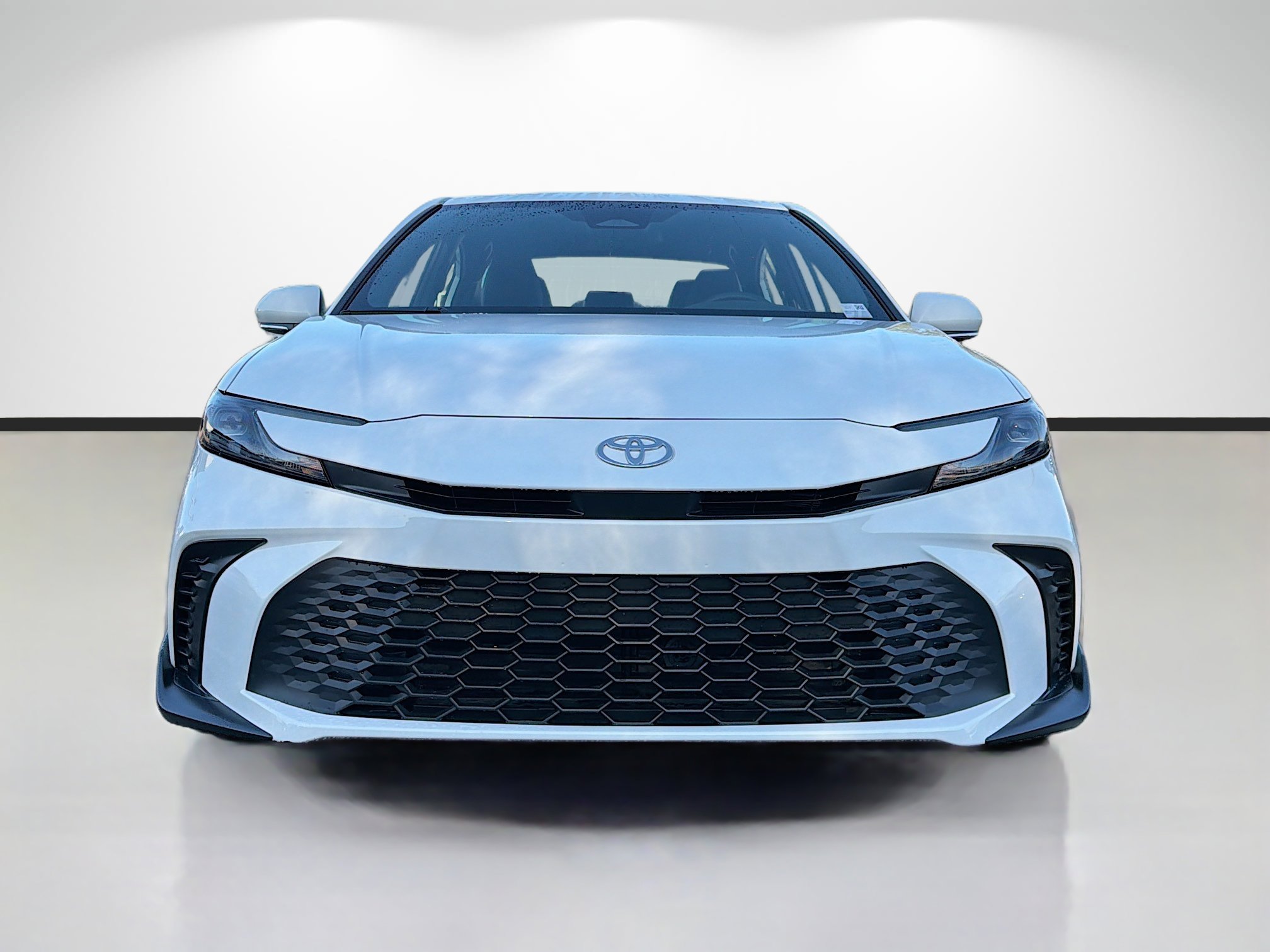 Used 2025 Toyota Camry SE image 8