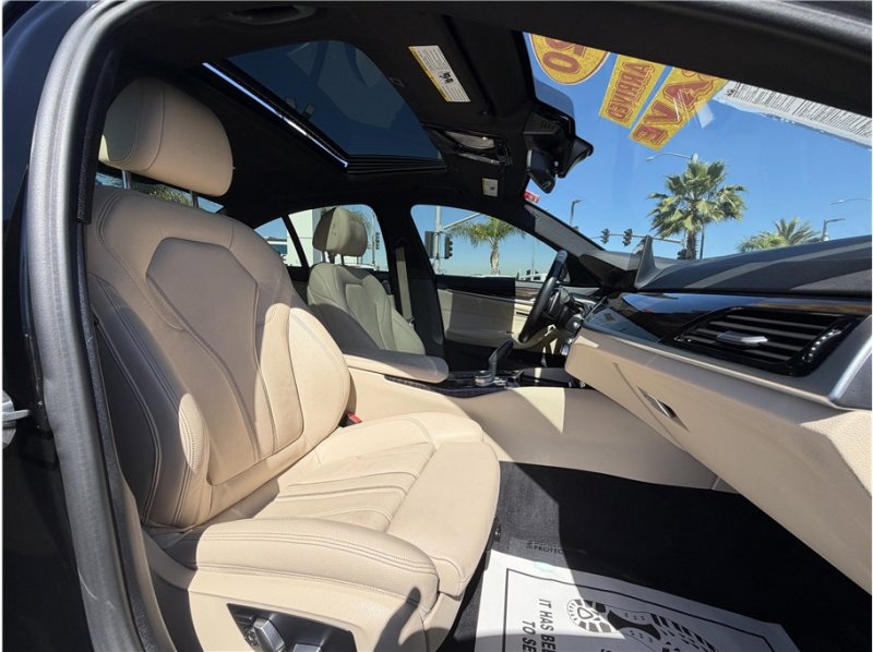 Used 2020 BMW 530i w/ Premium Package image 30