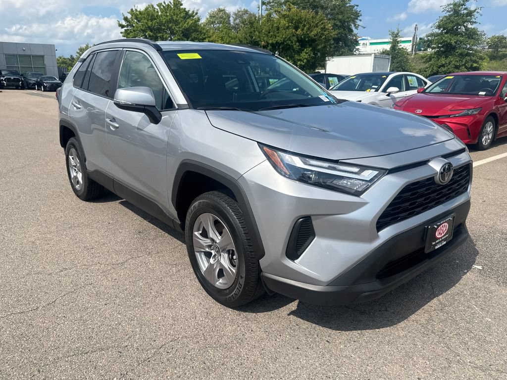 Used 2025 Toyota RAV4 XLE AWD/4WD image 10