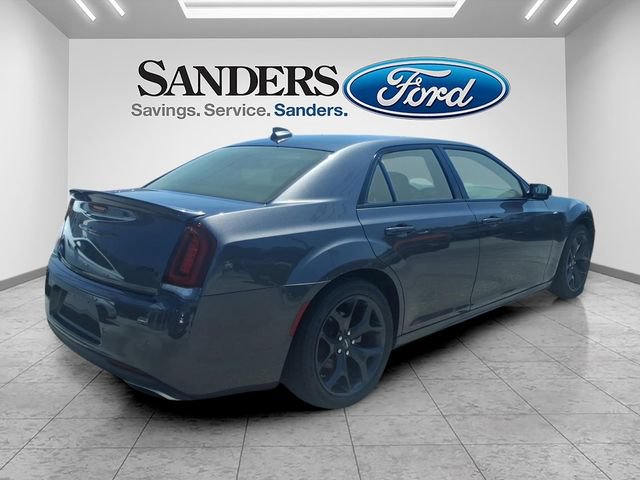 Used 2022 Chrysler 300 S w/ Comfort Group RWD image 2