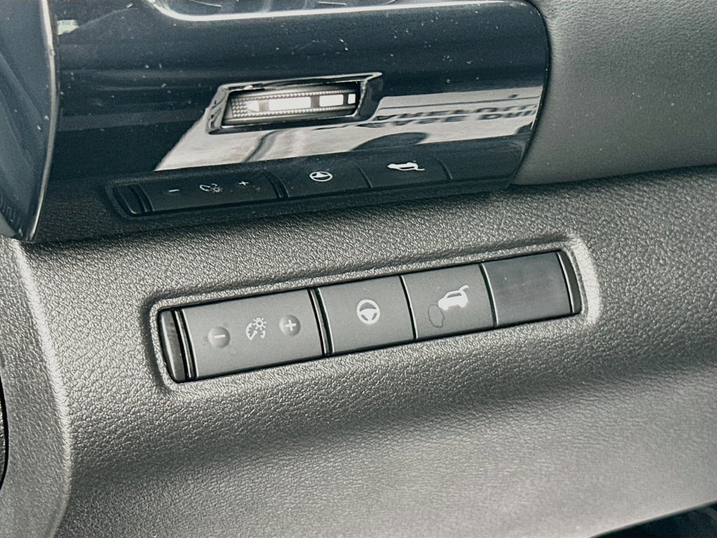 Used 2025 Nissan Pathfinder SV w/ Black Appearance Package FWD image 10