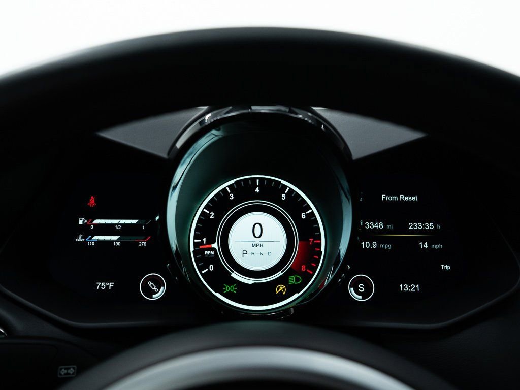 Used 2023 Aston Martin V8 Vantage Coupe image 6