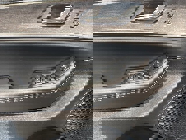 New 2025 Jeep Grand Cherokee Limited w/ Trailer Tow Package image 17