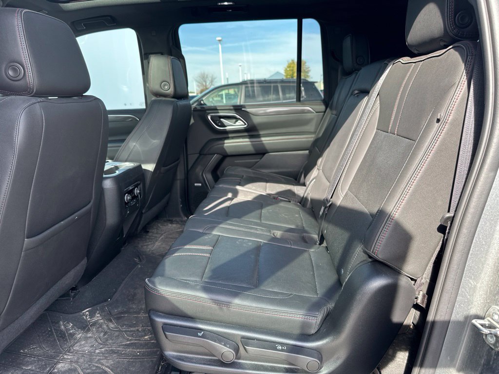 Used 2022 Chevrolet Suburban RST w/ Sport Performance Package AWD/4WD image 18