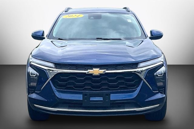 Used 2024 Chevrolet Trax LT w/ Driver Confidence Package FWD image 3