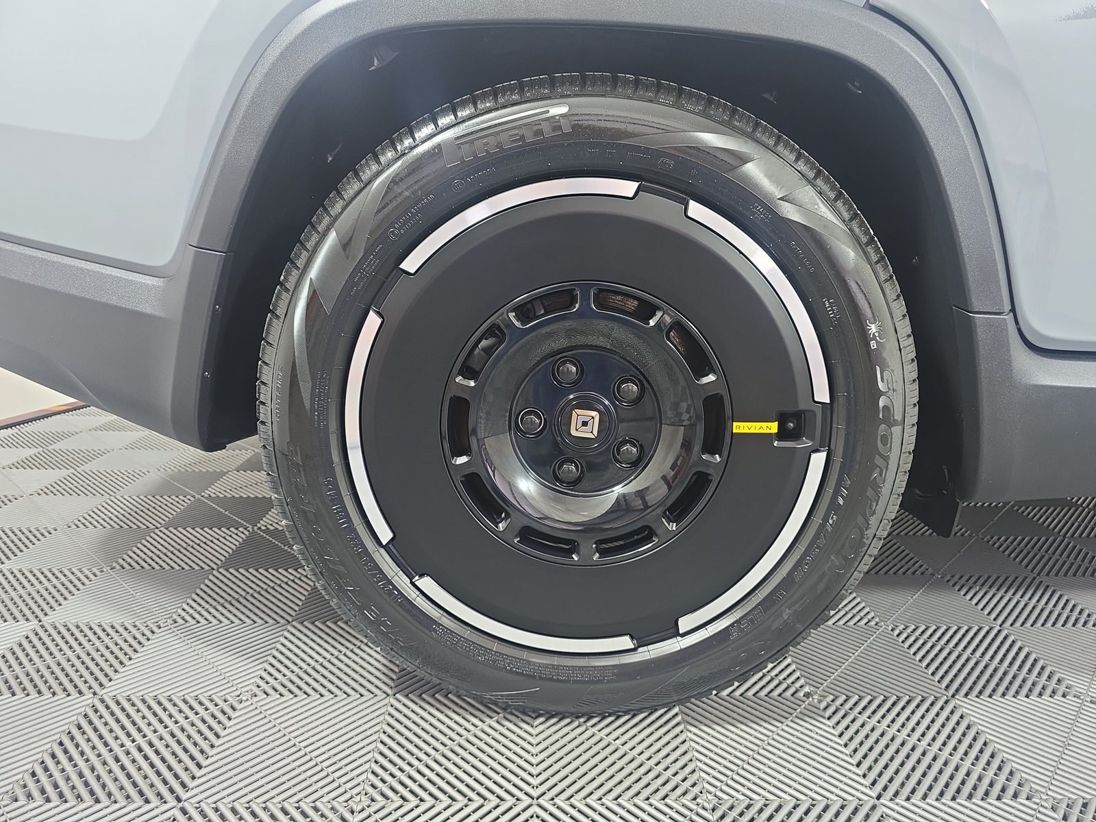 Used 2025 Rivian R1T Adventure Dual AWD/4WD image 12