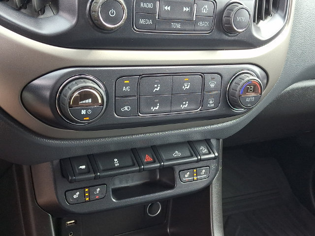 Used 2015 Chevrolet Colorado Z71 w/ LPO, Bed Protection Package AWD/4WD image 15