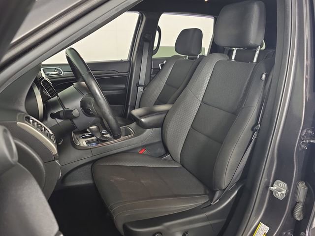 Used 2019 Jeep Grand Cherokee Laredo w/ Security & Convenience Group AWD/4WD image 17