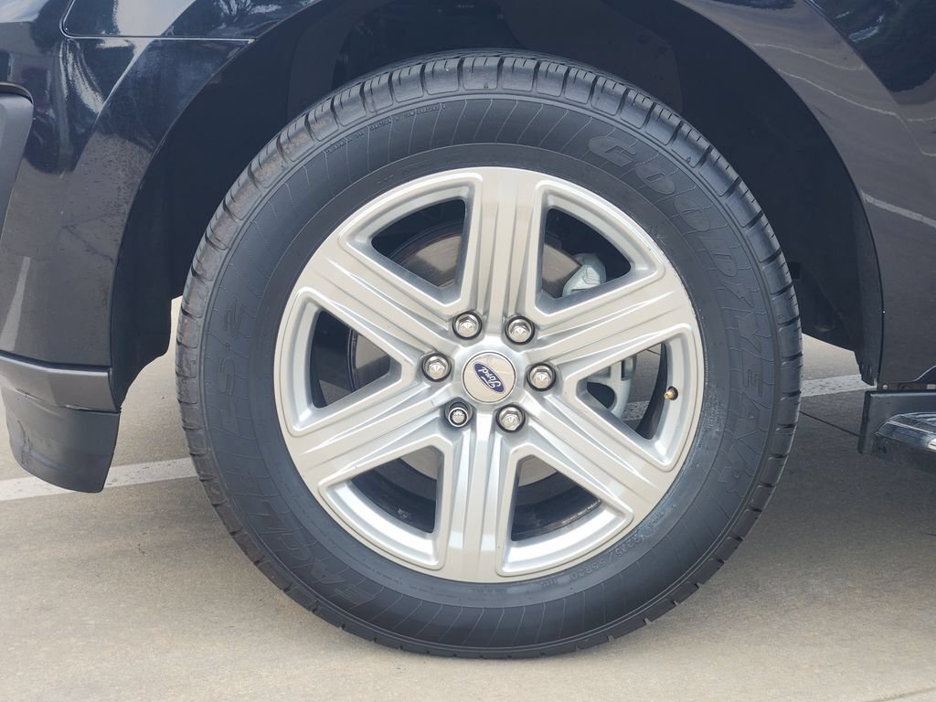 Used 2020 Ford Expedition XLT w/ Equipment Group 202A AWD/4WD image 10
