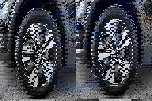 Certified 2025 Mercedes-Benz GLB 250 4MATIC image 36