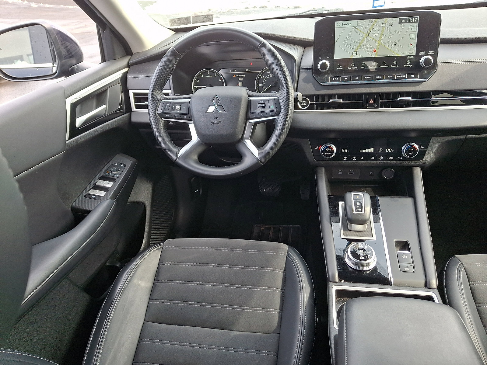 Used 2024 Mitsubishi Outlander SE image 10