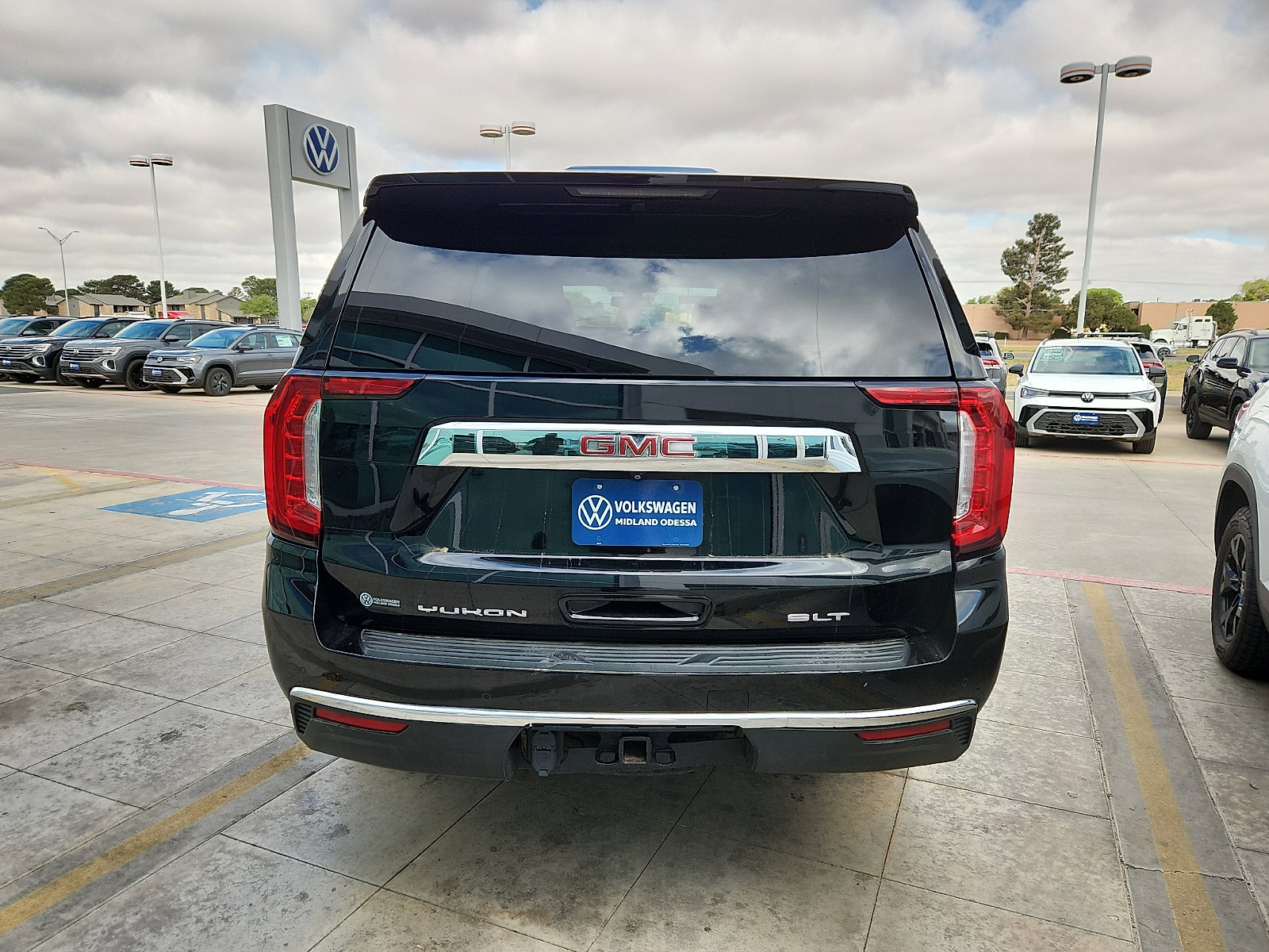 Used 2022 GMC Yukon XL SLT w/ SLT Luxury Package image 6