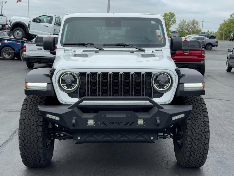 Used 2025 Jeep Wrangler Unlimited Rubicon w/ Convenience Group AWD/4WD image 9