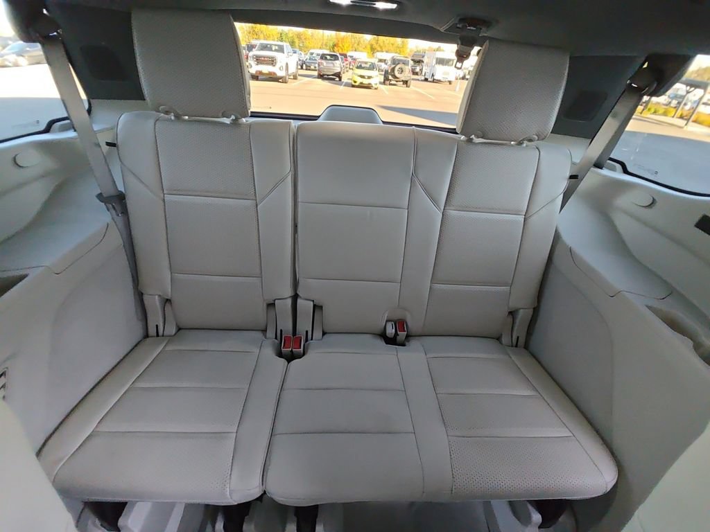 Used 2024 Cadillac Escalade Premium Luxury Platinum AWD/4WD image 16