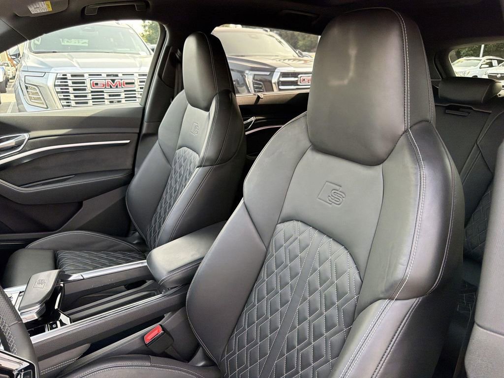 Used 2022 Audi e-tron S Prestige w/ Prestige Package image 25