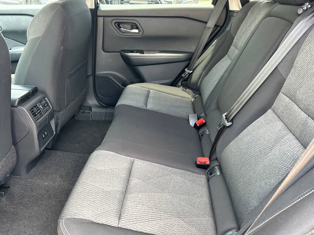 Used 2025 Nissan Rogue SV FWD image 13