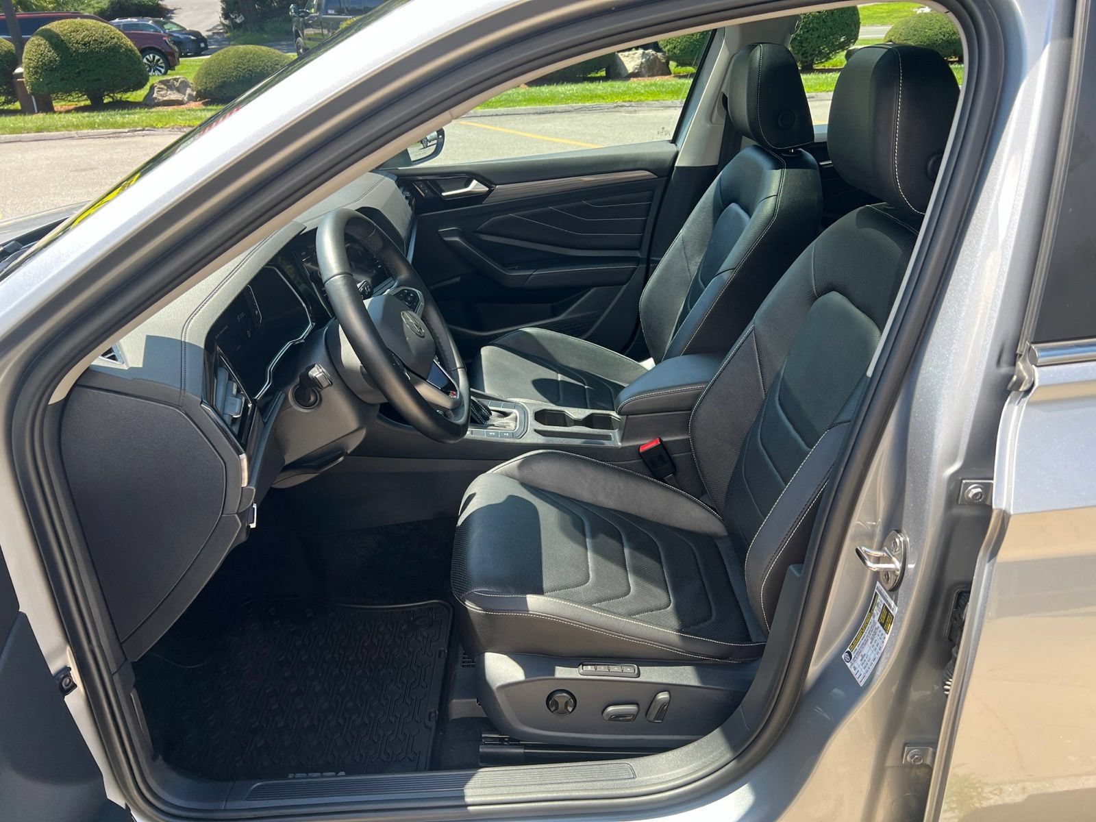 Used 2024 Volkswagen Jetta SEL FWD image 18