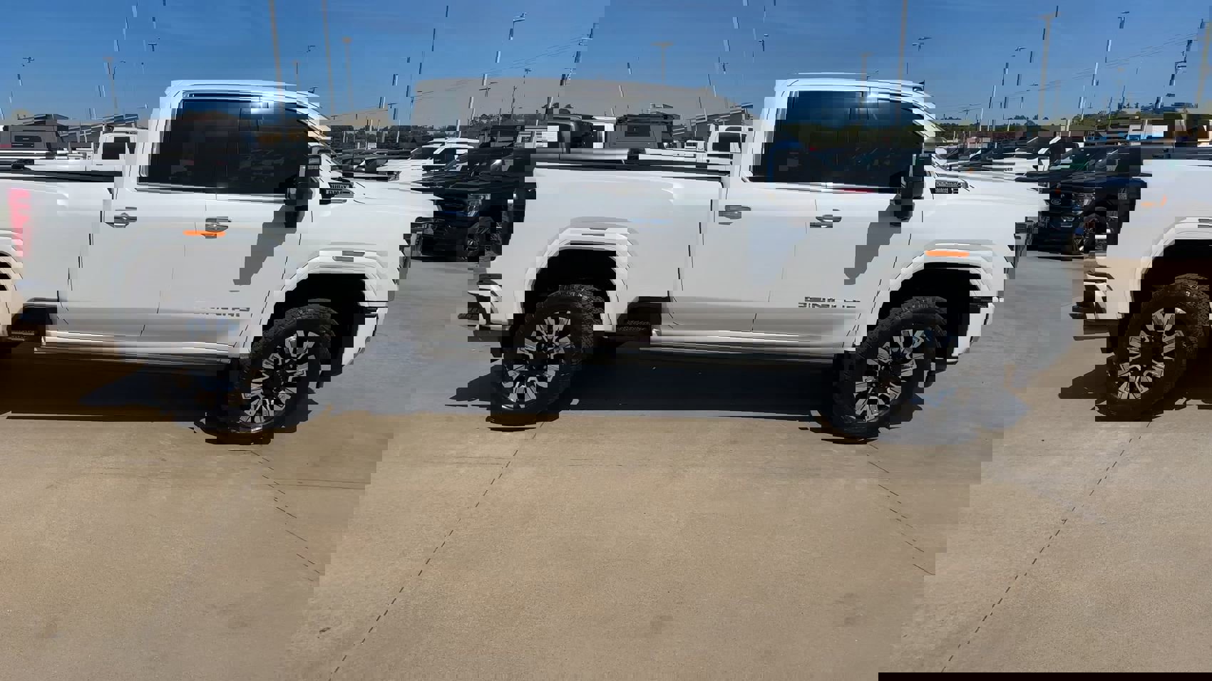 Used 2024 GMC Sierra 3500 Denali w/ Technology Package image 2