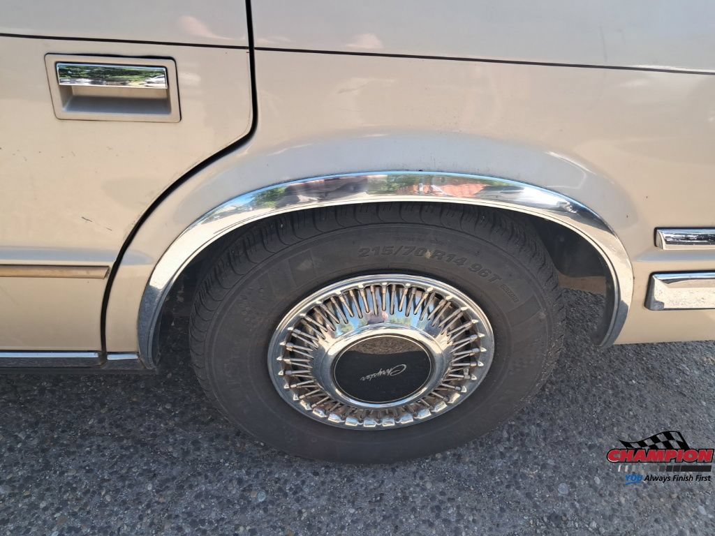Used 1989 Chrysler New Yorker FWD image 20