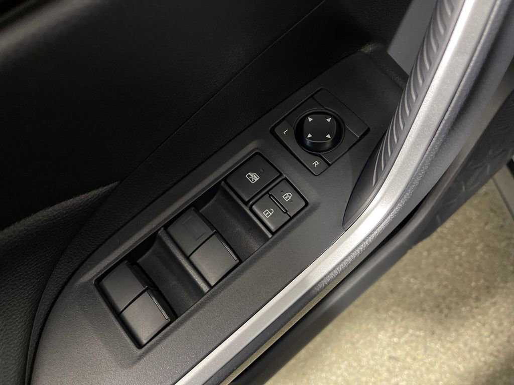 Certified 2025 Toyota RAV4 LE AWD/4WD image 16