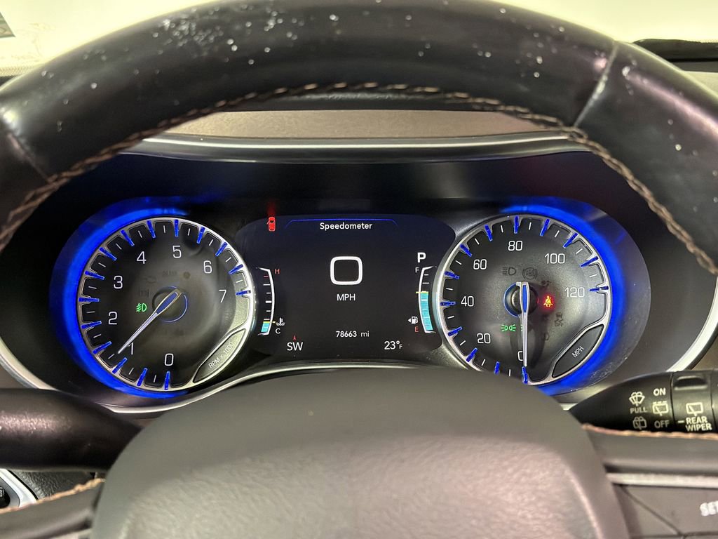 Used 2018 Chrysler Pacifica Touring-L Plus image 25