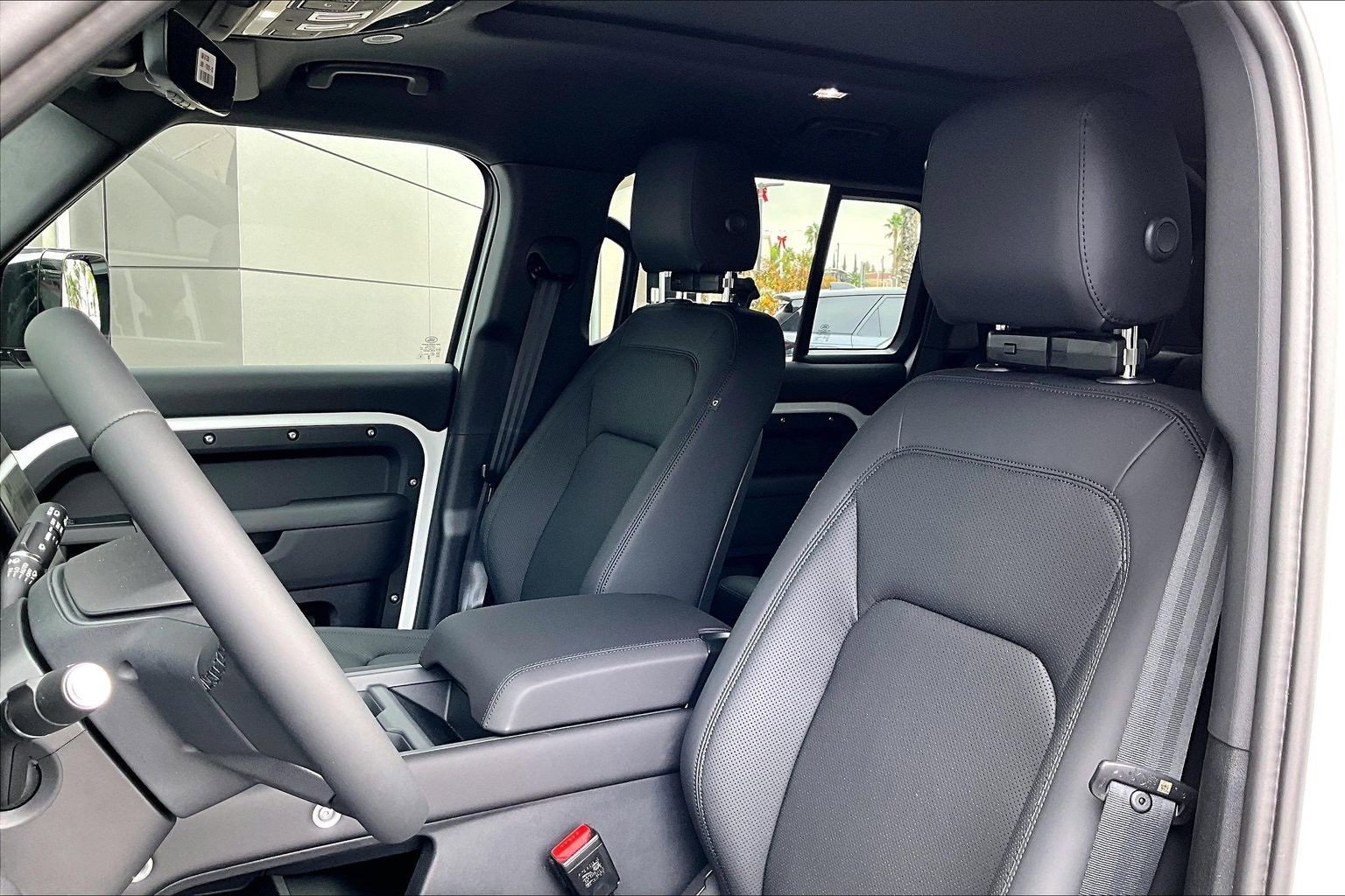 New 2026 Land Rover Defender 110 X-Dynamic SE image 9