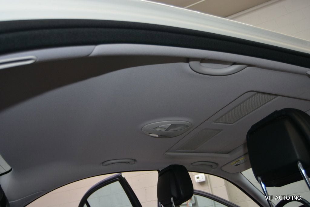 Used 2009 Mercedes-Benz E 550 Sedan image 20