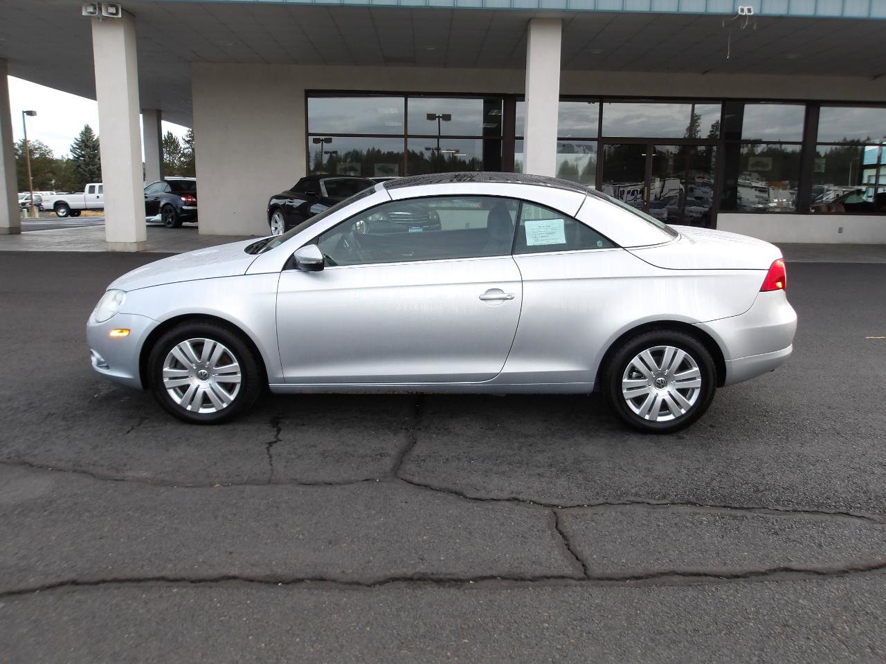 Used 2010 Volkswagen Eos Komfort FWD image 2