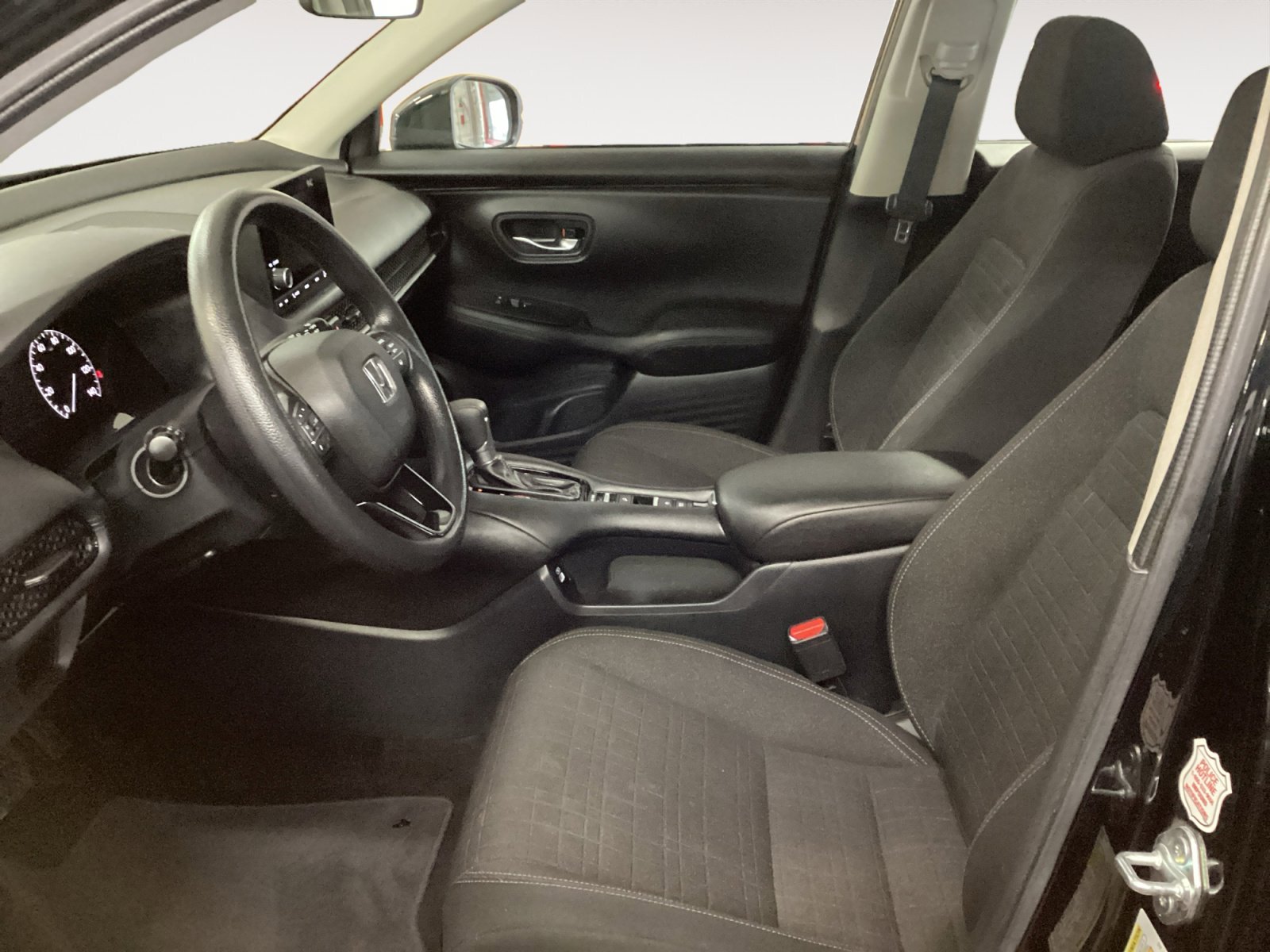 Used 2023 Honda HR-V LX image 9