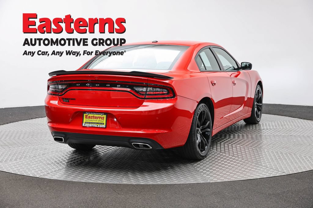 Used 2018 Dodge Charger SXT w/ Blacktop Package RWD image 5