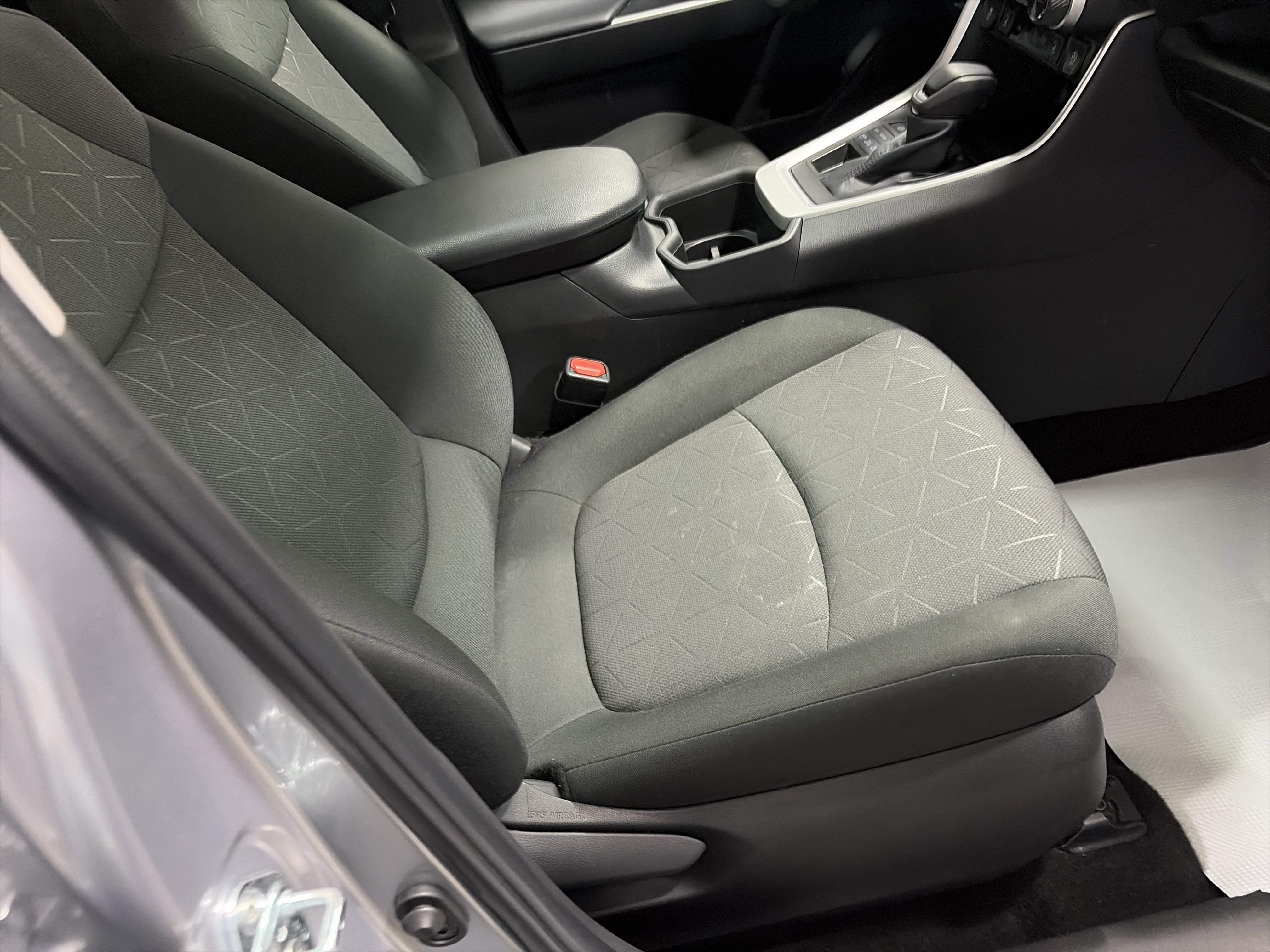 Used 2023 Toyota RAV4 XLE image 33