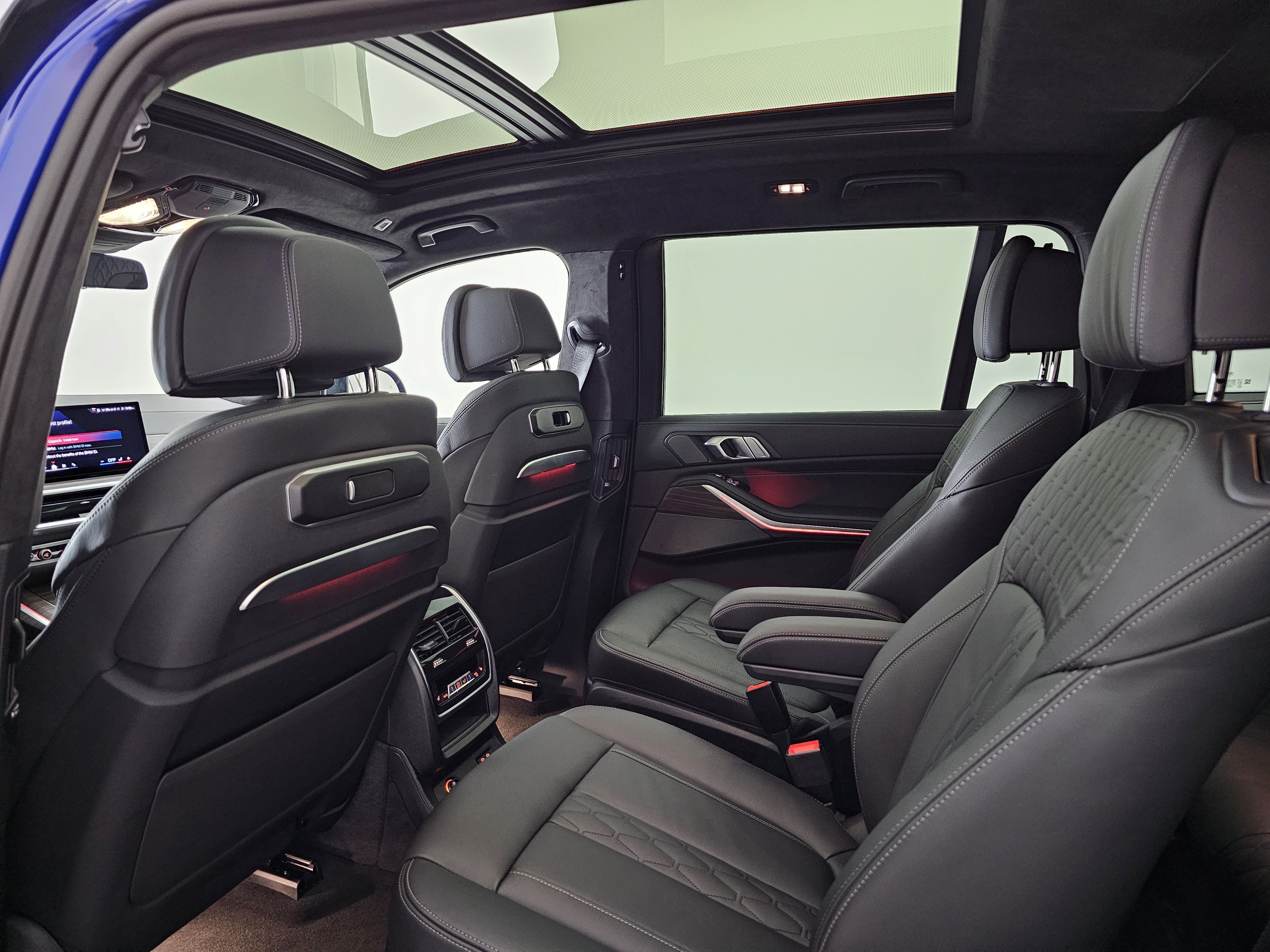 Used 2025 BMW X7 M60i image 21