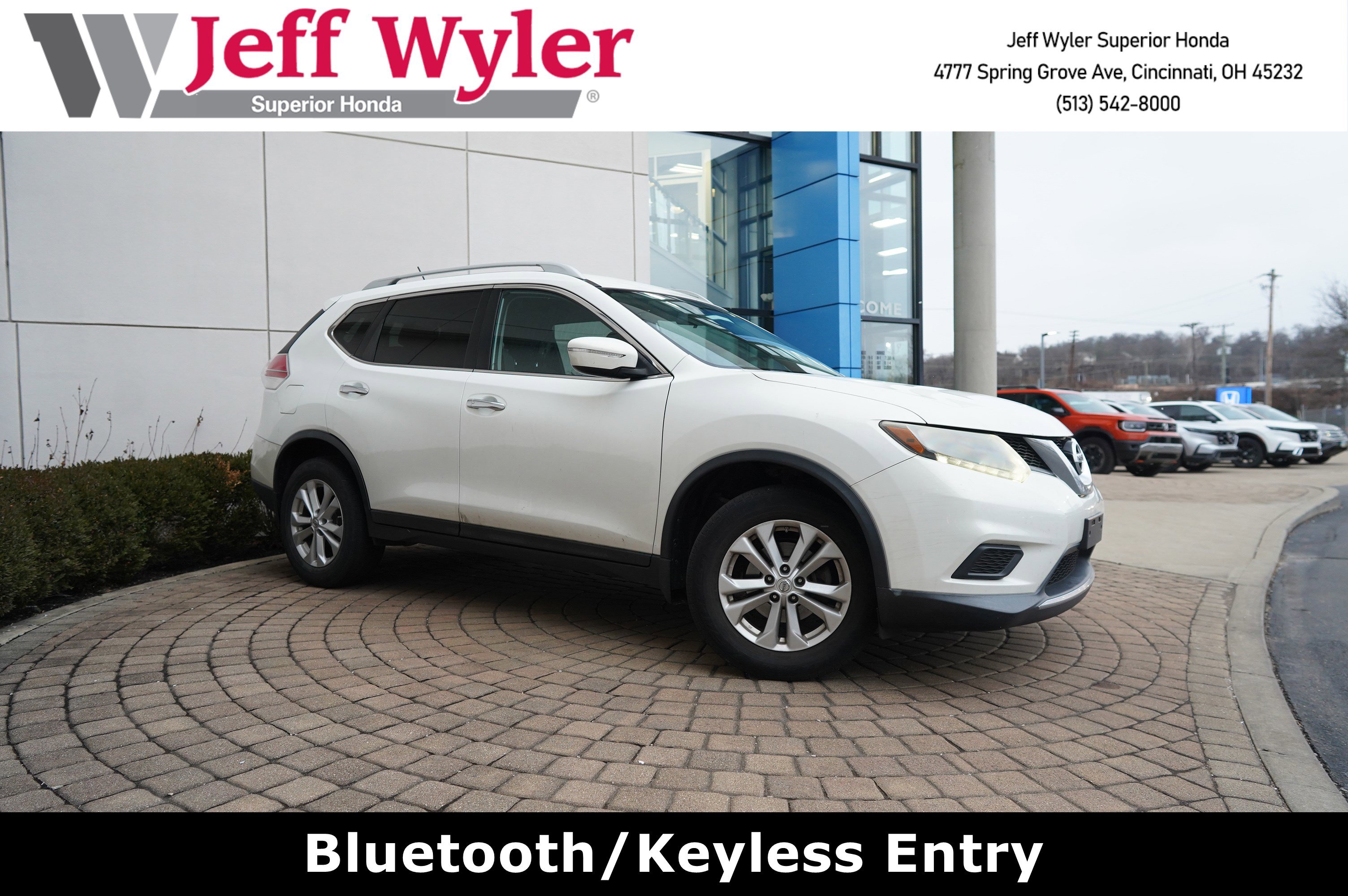 Used 2014 Nissan Rogue SV image 1