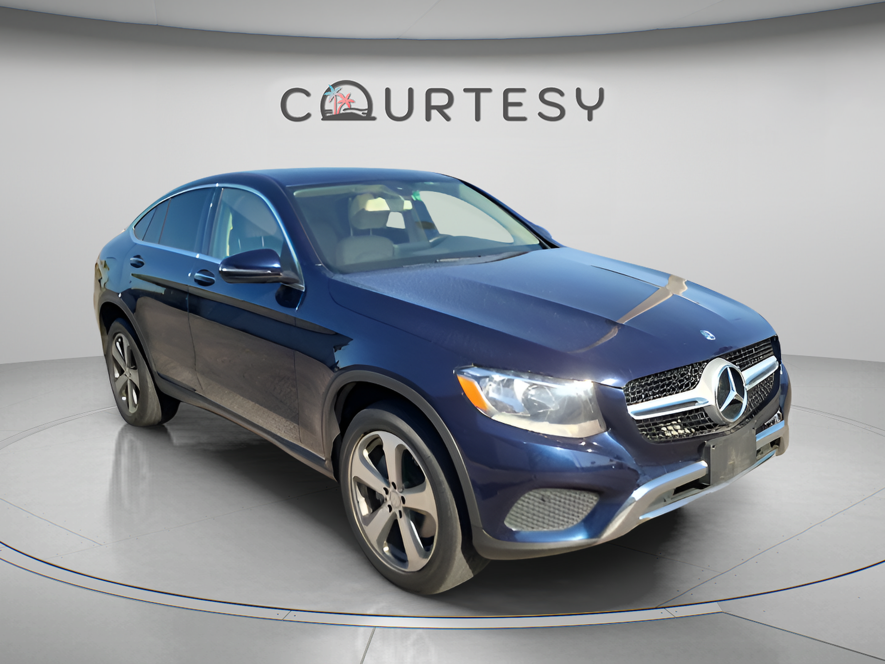 Used 2017 Mercedes-Benz GLC 300 4MATIC Coupe image 4