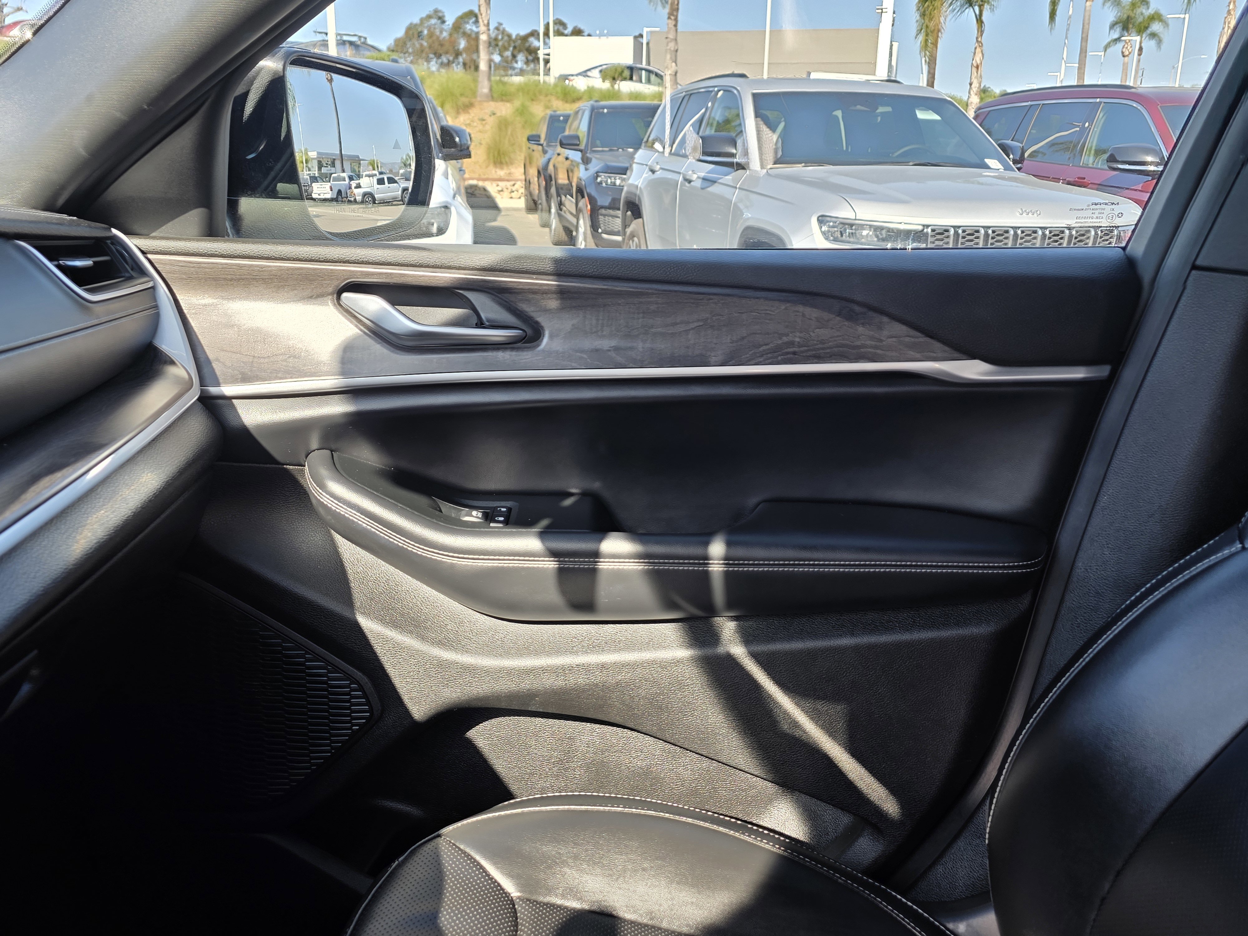 Certified 2024 Jeep Grand Cherokee L Limited w/ Luxury Tech Group II image 10