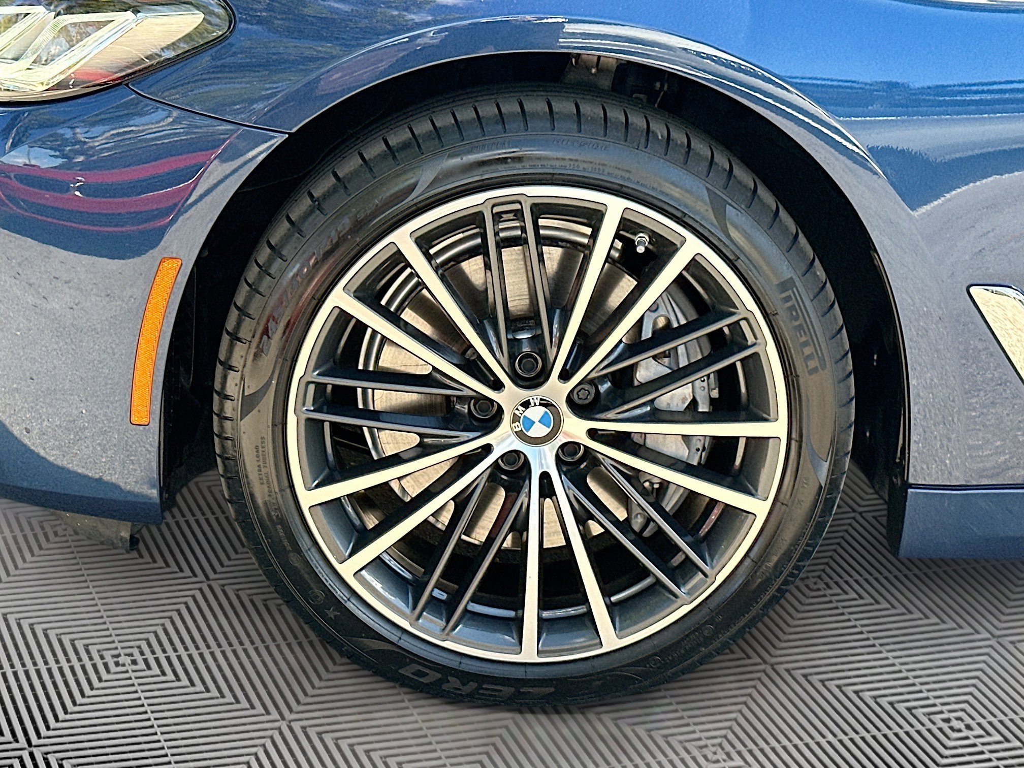 Used 2023 BMW 540i w/ Premium Package image 38