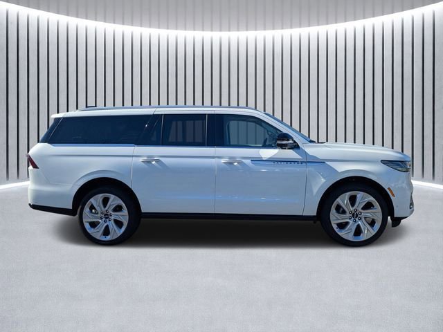 Used 2025 Lincoln Navigator L Reserve AWD/4WD image 2