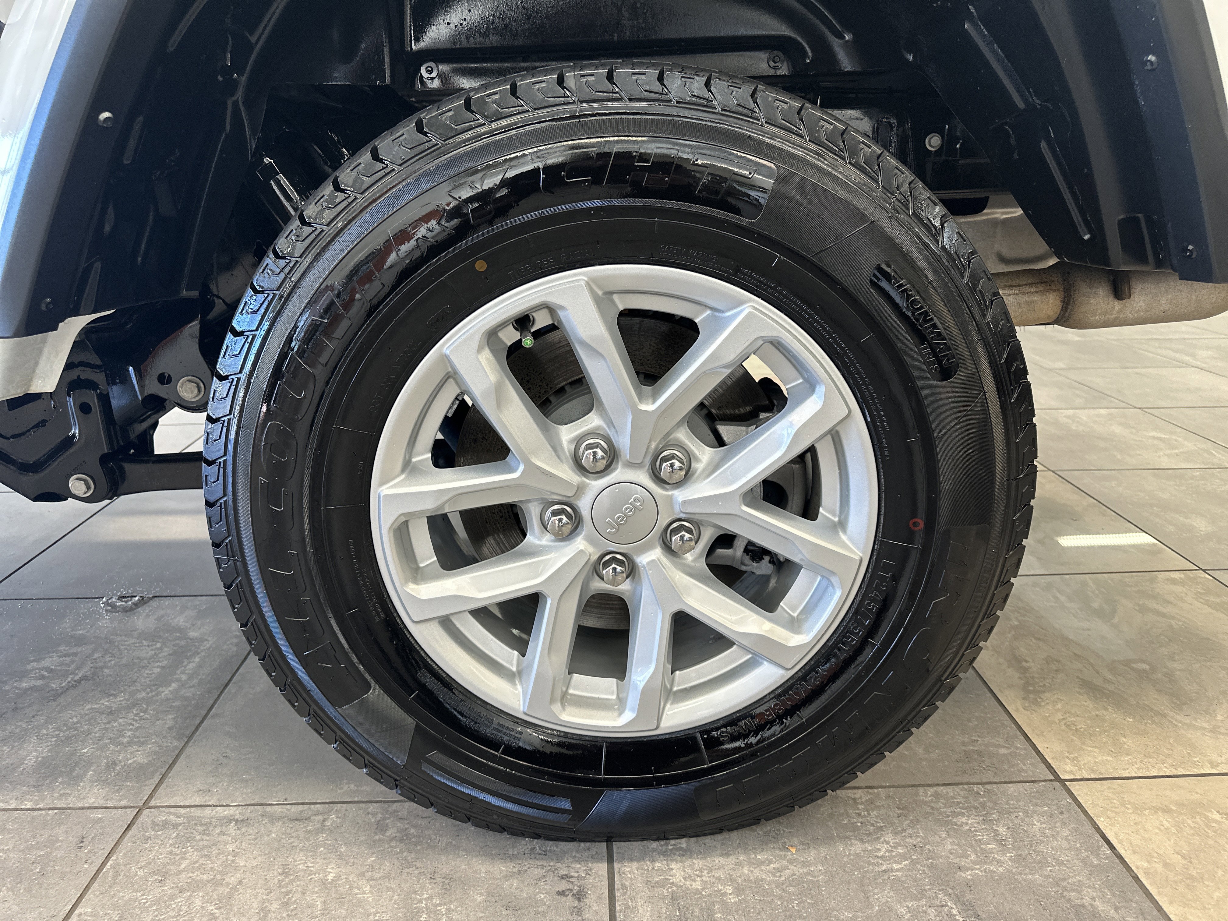 Used 2023 Jeep Gladiator Sport image 7