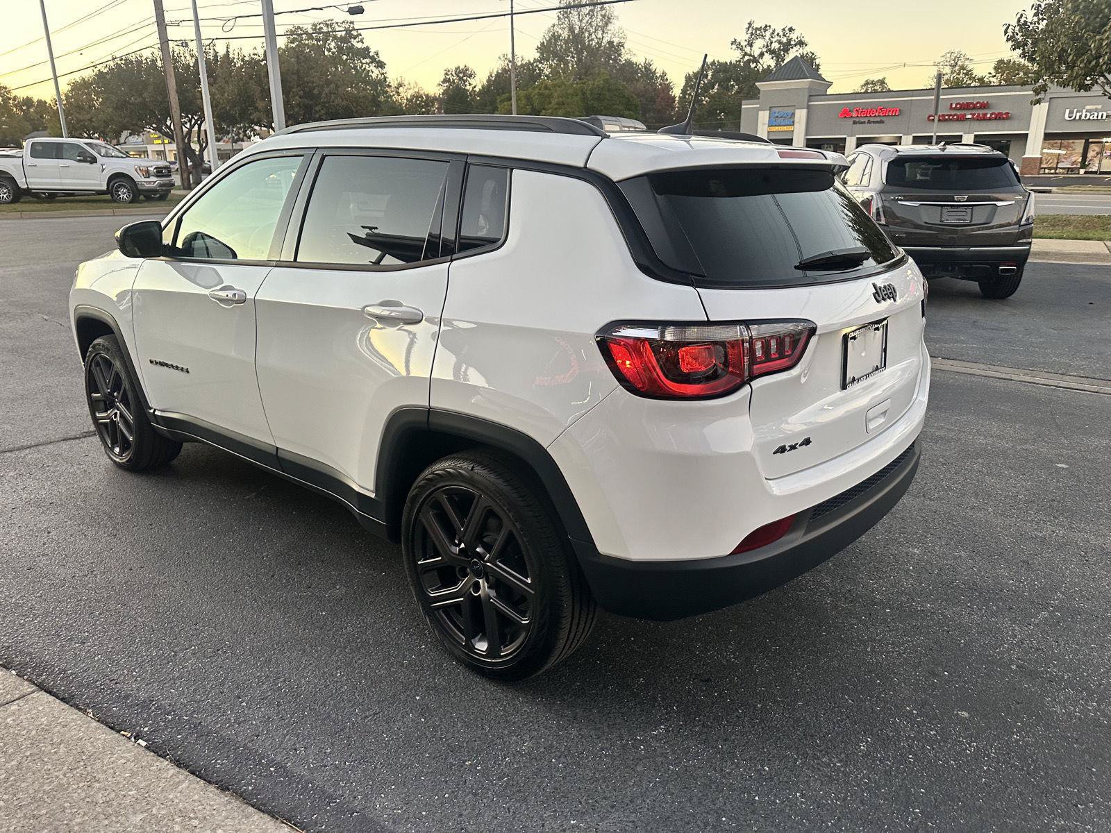 Used 2026 Jeep Compass Latitude AWD/4WD image 6