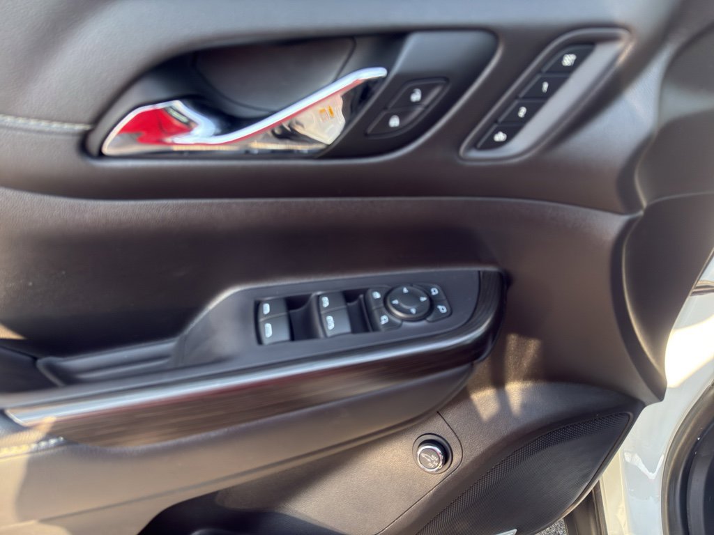 Used 2021 GMC Acadia SLT w/ Technology Package image 14