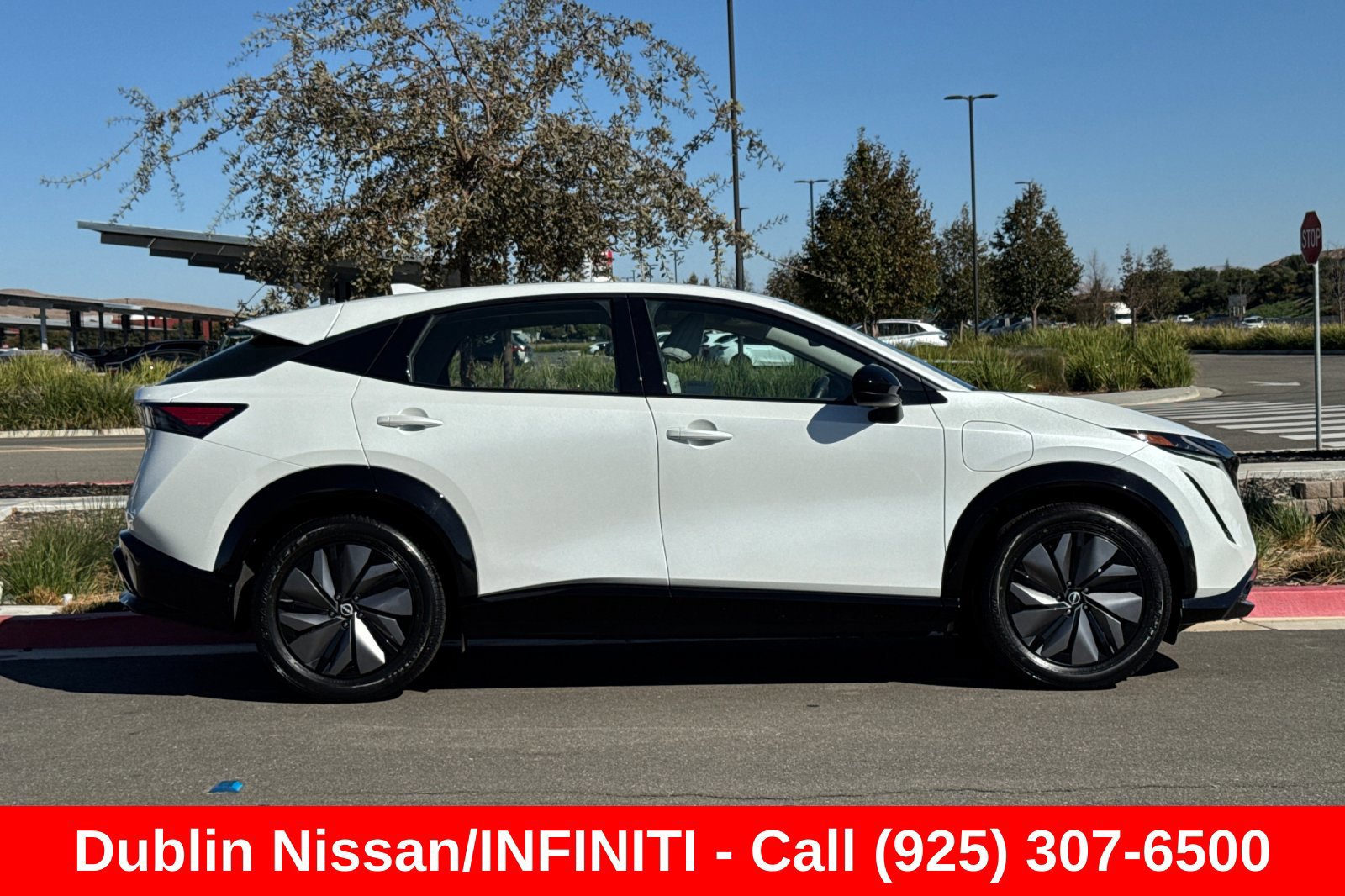 Used 2024 Nissan Ariya AWD image 3