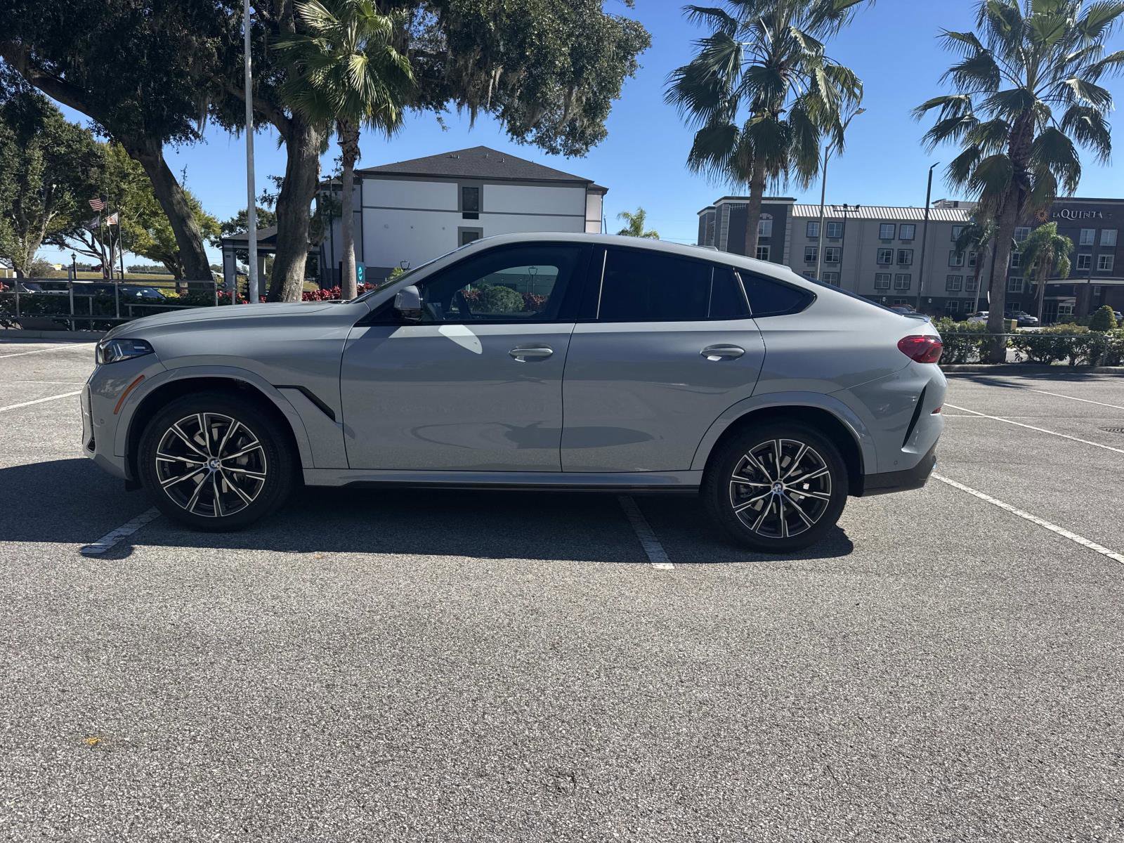 Certified 2025 BMW X6 xDrive40i image 7