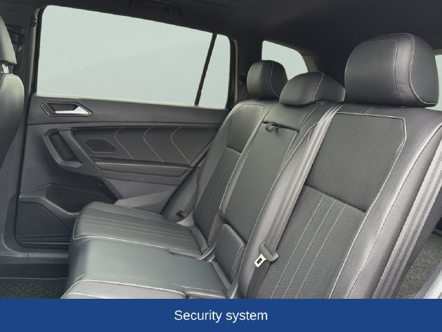 Used 2022 Volkswagen Tiguan SE R-Line AWD/4WD image 16