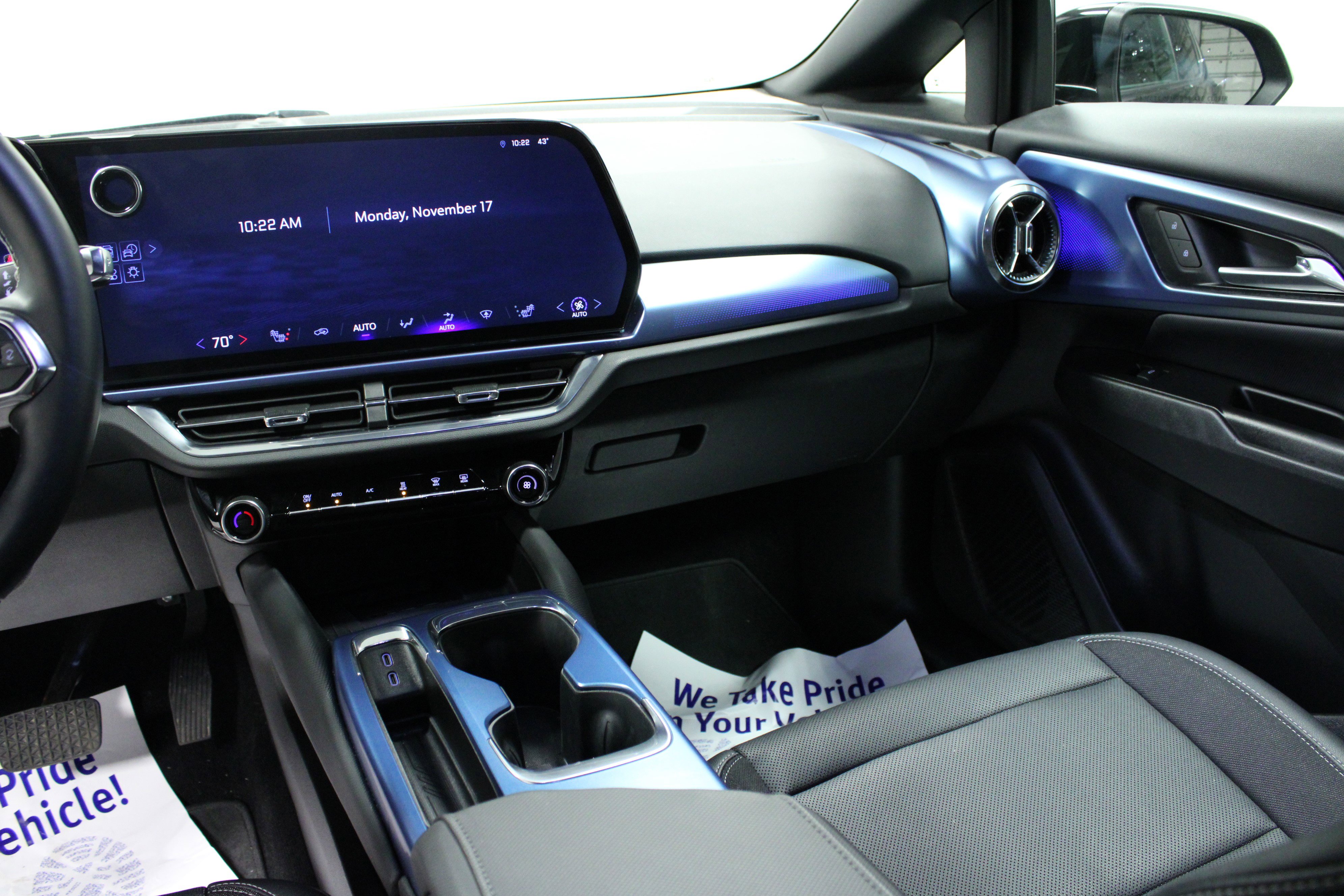 Used 2025 Chevrolet Equinox EV LT w/ Convenience Package image 19