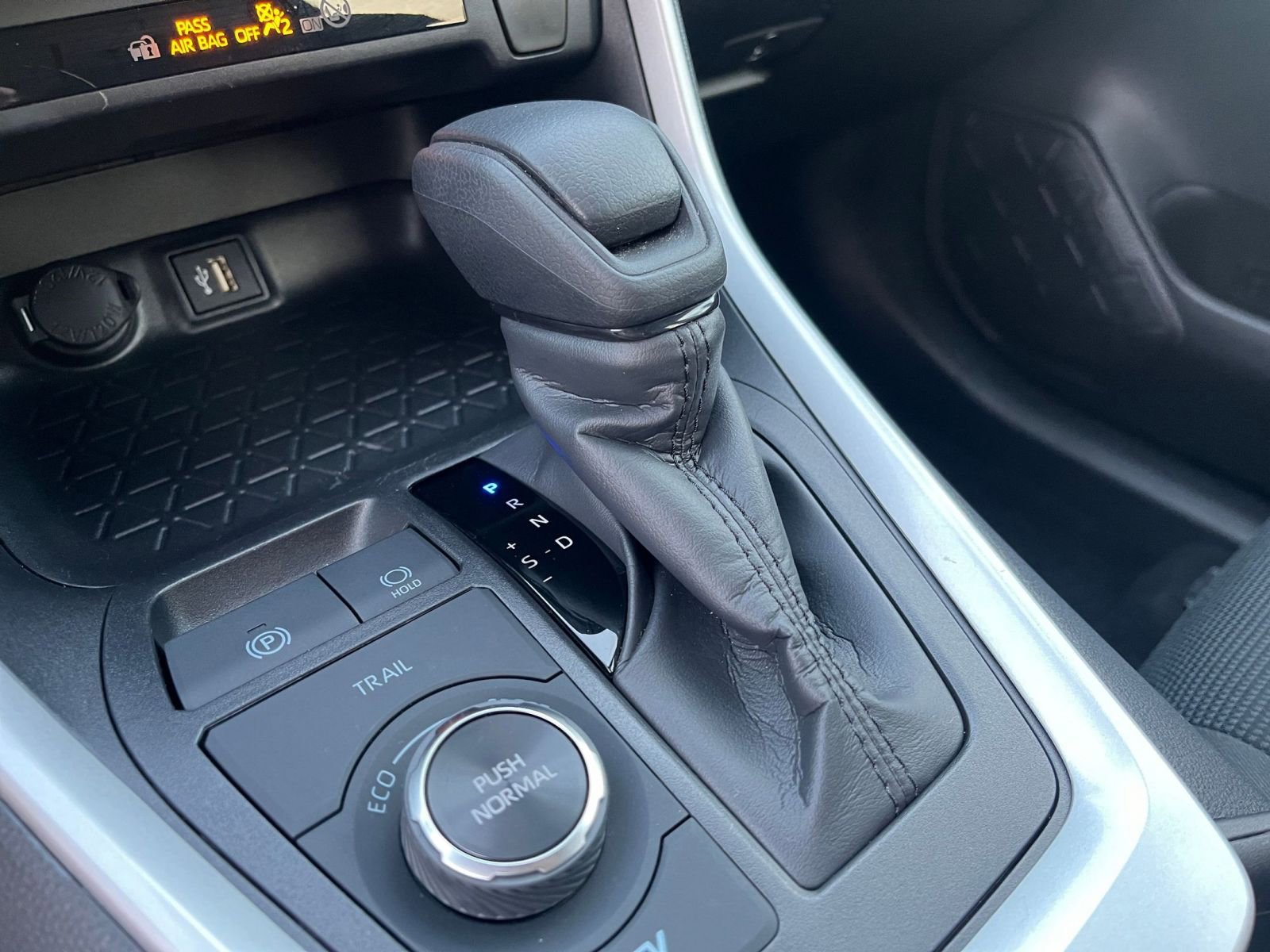 Used 2025 Toyota RAV4 LE image 41