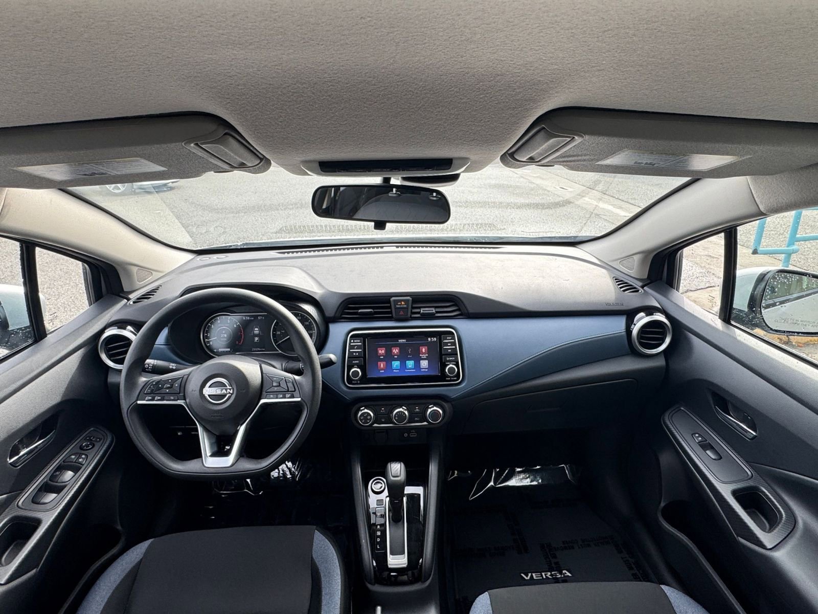Used 2025 Nissan Versa SV FWD image 32