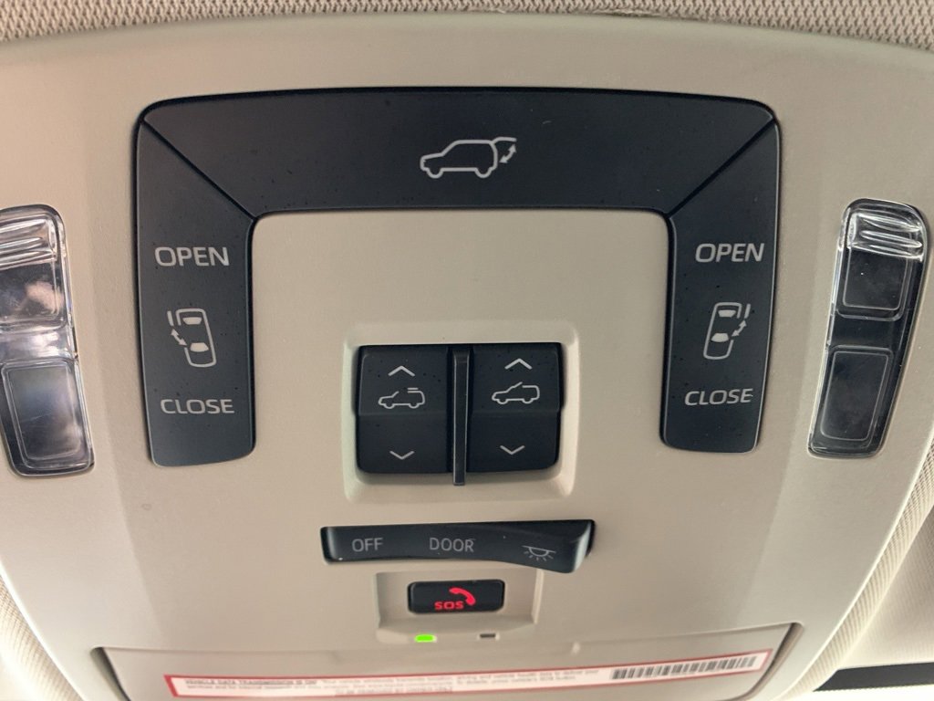 Used 2021 Toyota Sienna XLE image 25