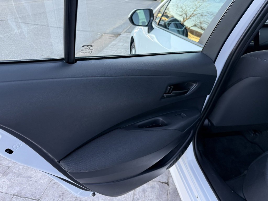 Used 2025 Toyota Corolla LE image 21