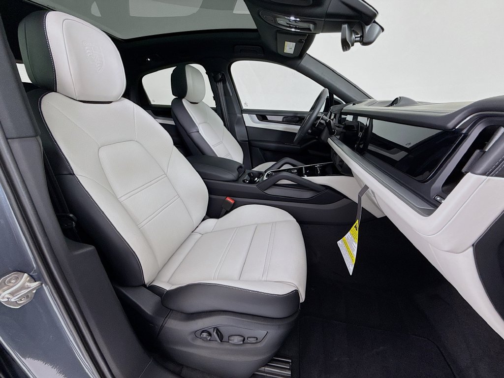 New 2026 Porsche Cayenne Coupe AWD/4WD image 33
